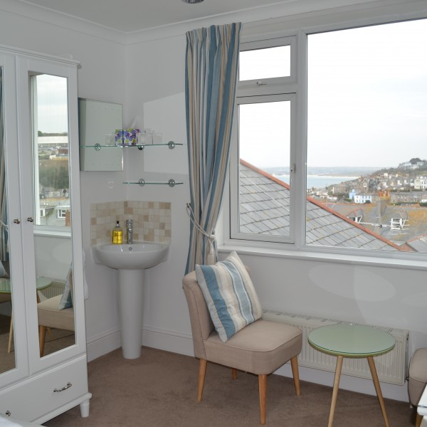 Room 4 Wardrobe & Separate Sink